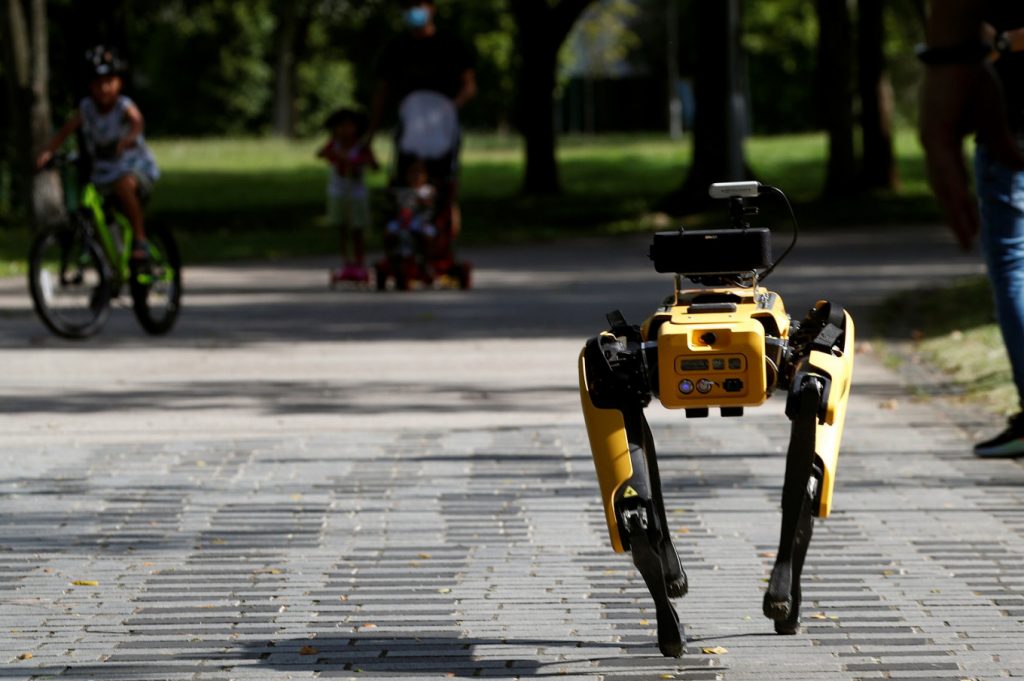 Robot-Robot yang Membantu Manusia Selama Pandemi